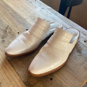 Freda Salvador Keen Mule